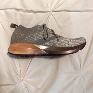 Brooks Levitate 3- DNA - NWOT